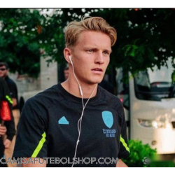 Martin Odegaard veste a camisola 8 do Arsenal e torna-se o núcleo da equipa